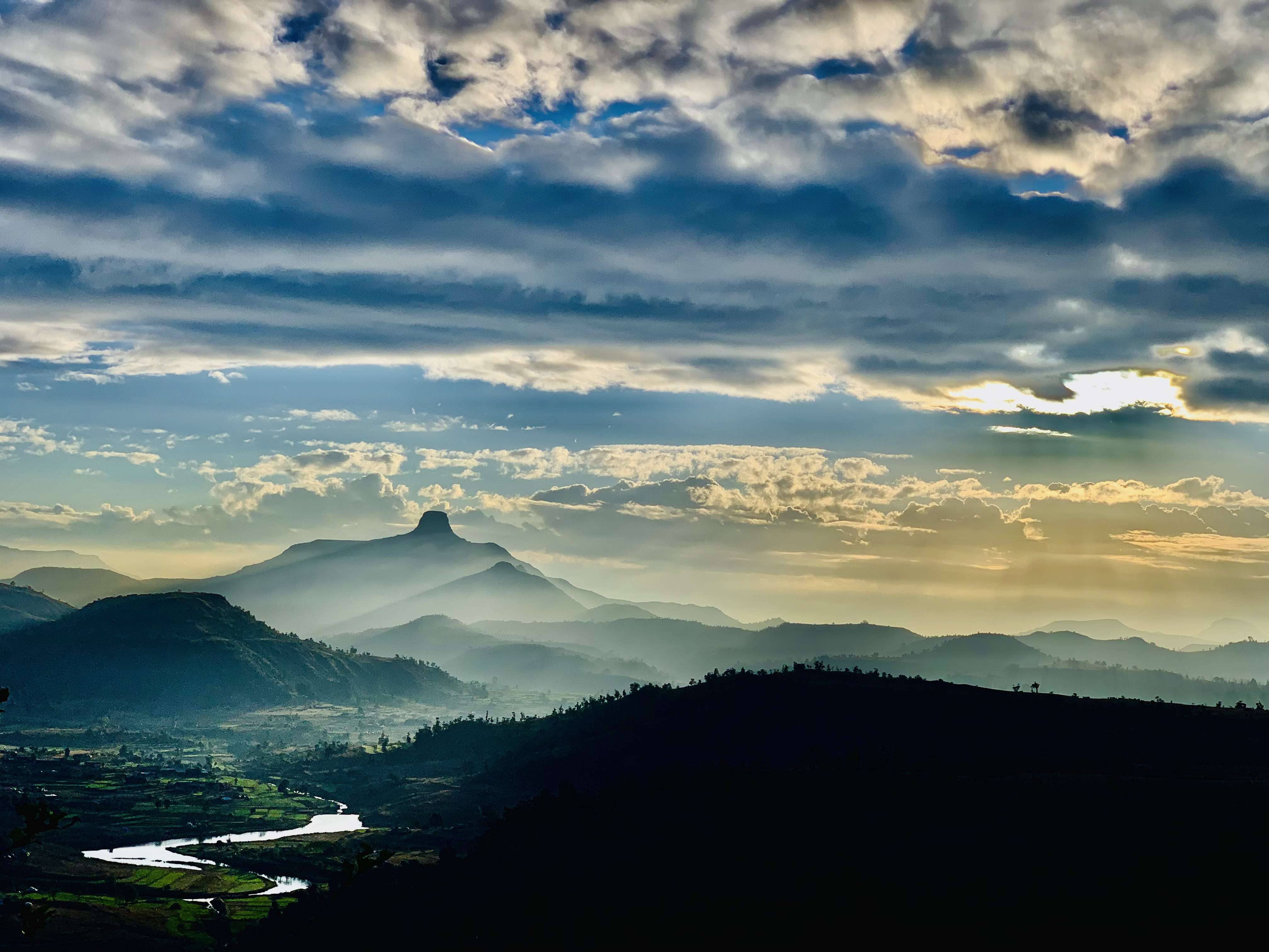 Majestic Falls, Hidden Trails